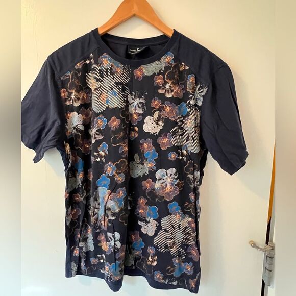 Other - Daniel Hechter Men’s abstract flower t-shirt